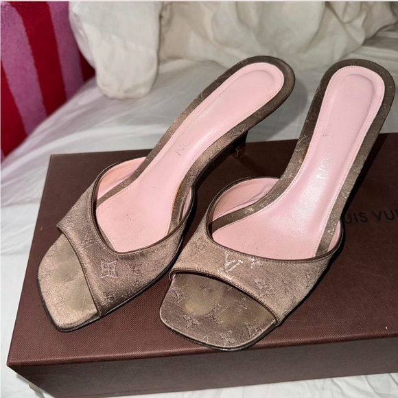 Vintage Louis Vuitton heels, Size EU 7.5 perfect for a U.S. 7! - Picture 2 of 4